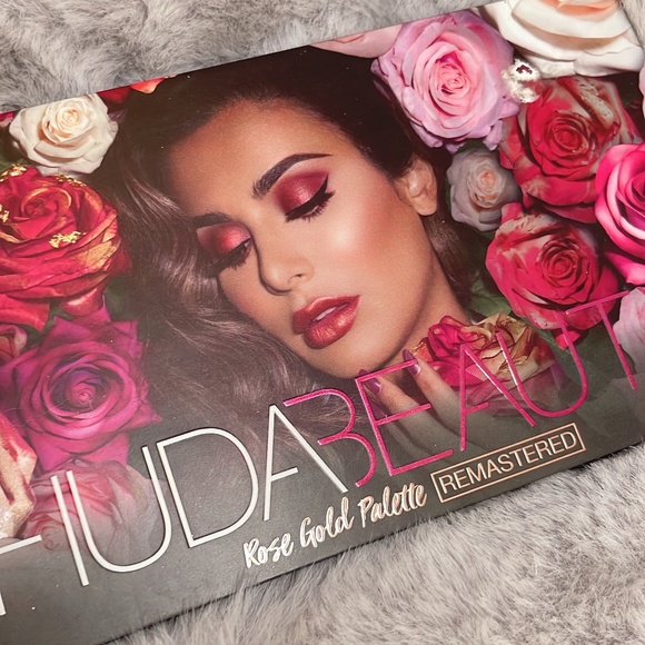Huda Beauty Rose Gold Remastered Palette - Picture 1 of 3